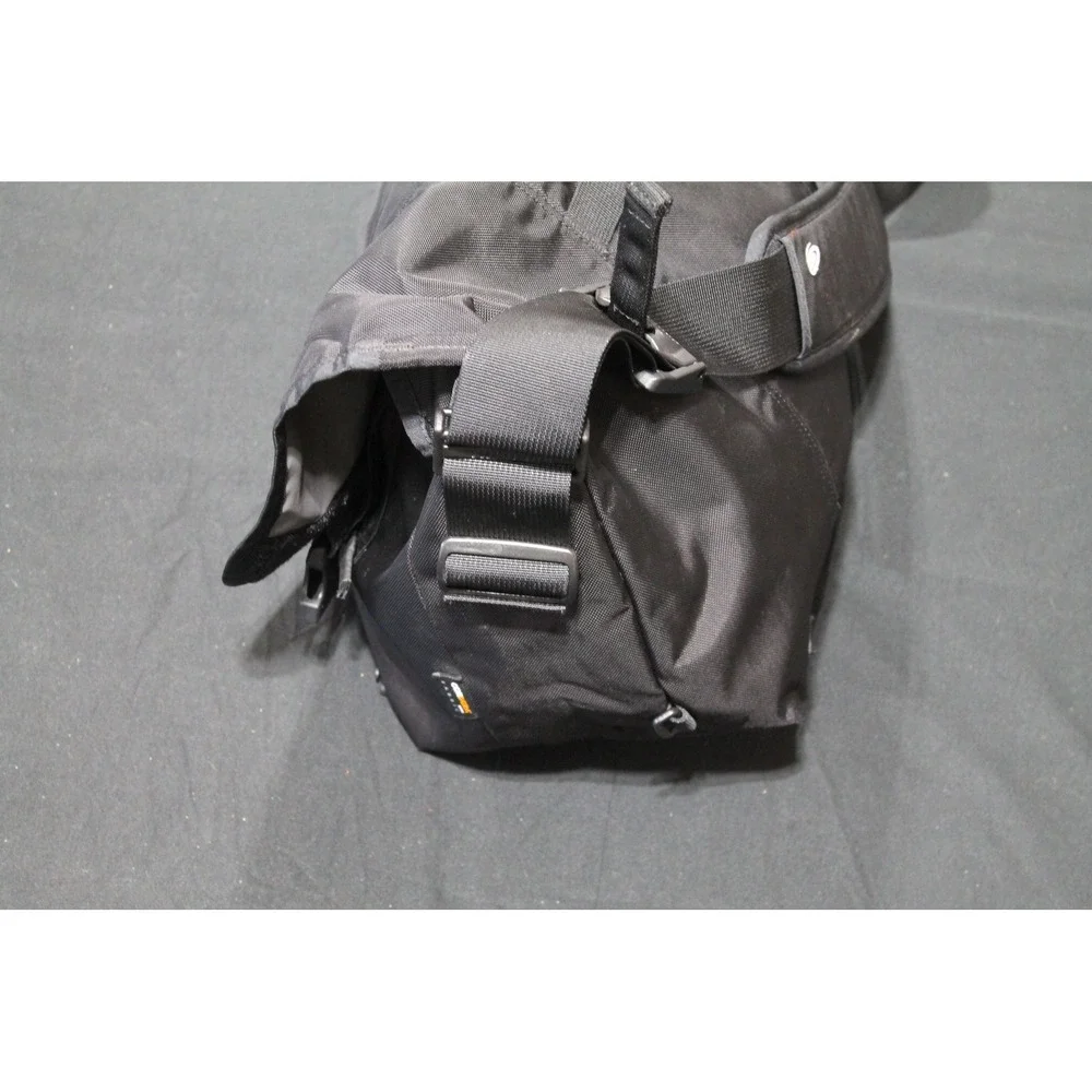 Timbuk2 San Francisco Medium Messenger Bag Black Crossbody Shoulder Bag